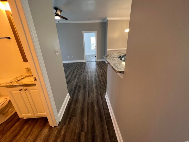 Building Photo - 2057 Silvercrest Dr