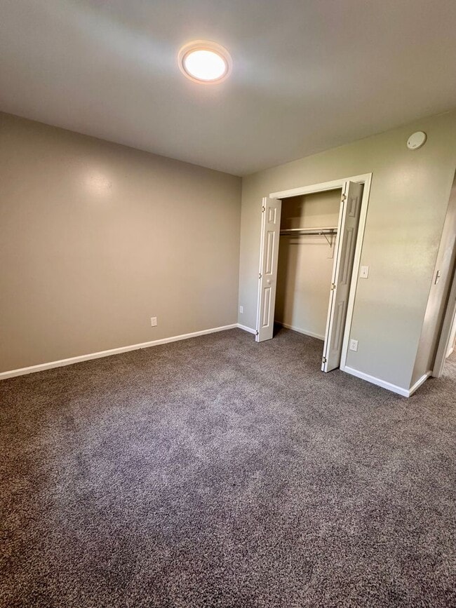 Building Photo - Charming 2 Bedroom Townhouse in New Market