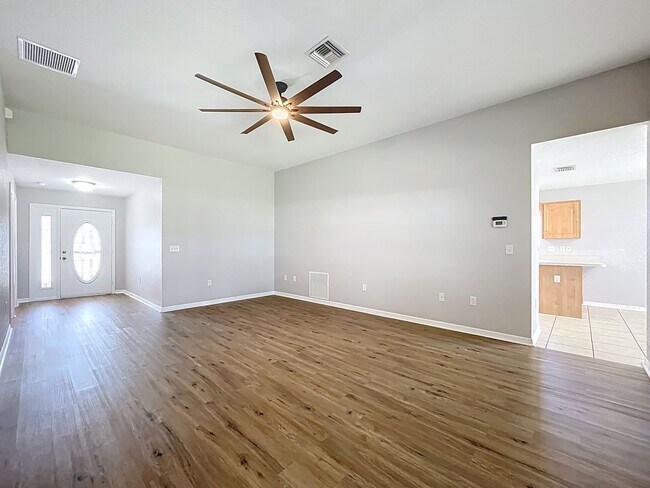 Building Photo - 2 Bedroom, 2 Bath | Lake Community | Dock & Boat Ramp Access