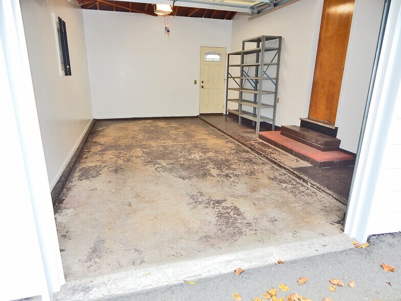 Building Photo - 132 Independence St