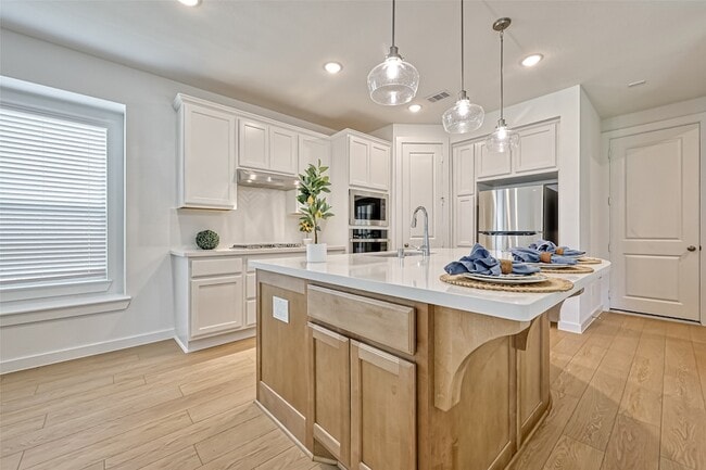 Building Photo - 323 Highland Bayou Dr