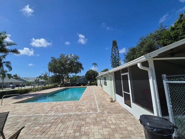 Building Photo - 1530 Royal Forest Ct