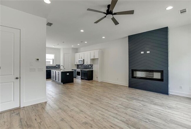 Building Photo - 5603 W Pine St