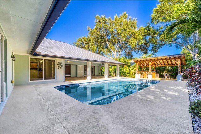 Building Photo - 7 Oakwood Dr