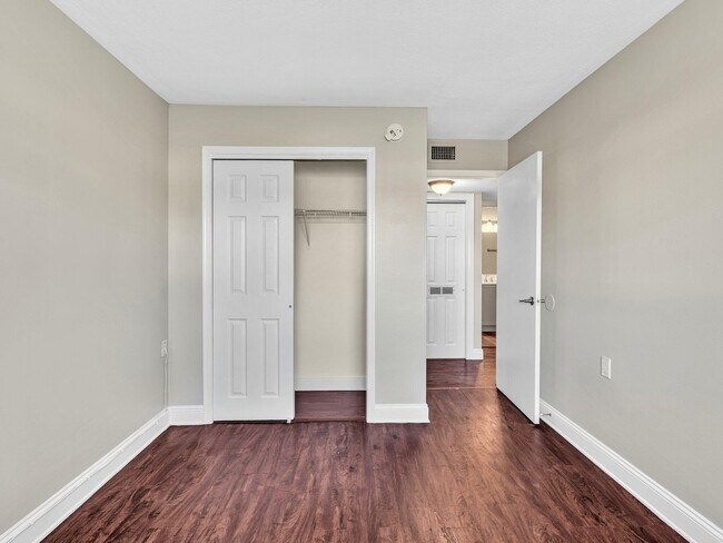 Building Photo - 1163 Lake Terry Dr