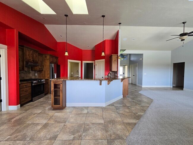 Building Photo - 3/4 Acre lot with Pool/Hot and Lawn Care I...