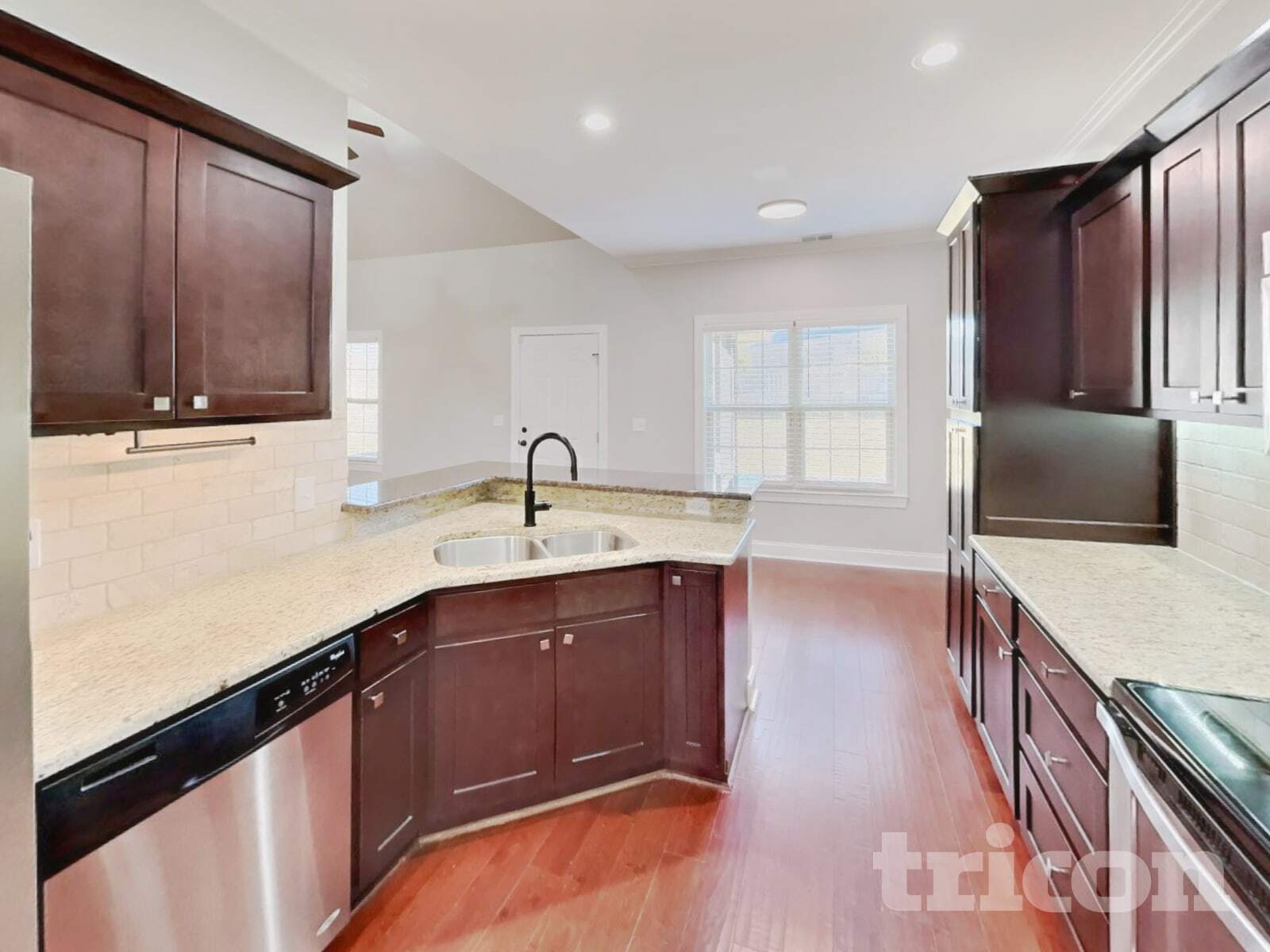 Building Photo - 585 Smoky Mountains Dr