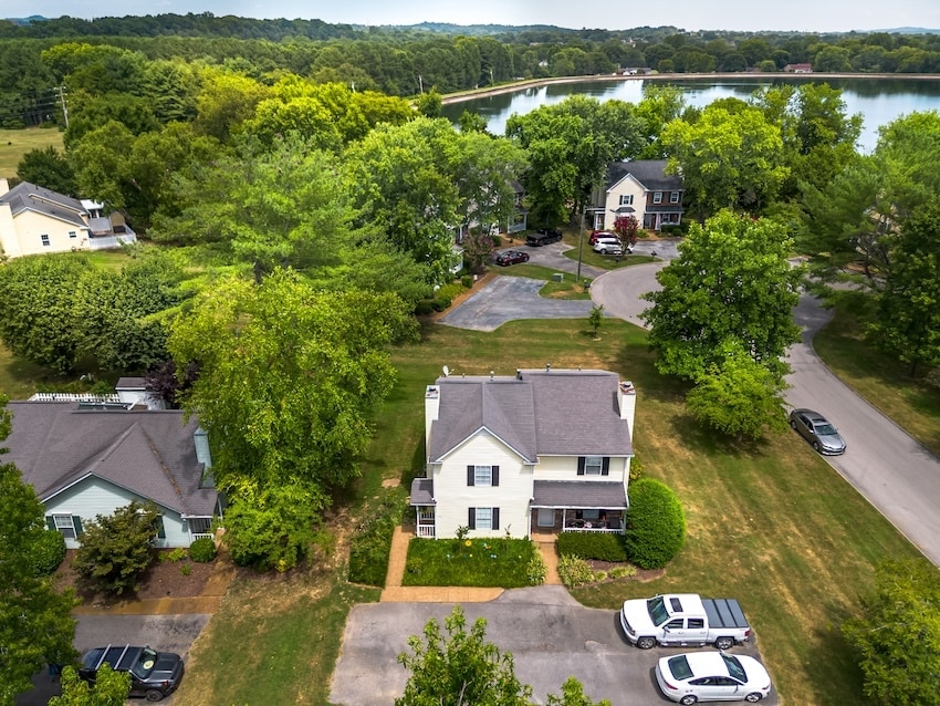Building Photo - 1244 Carriage Park Dr