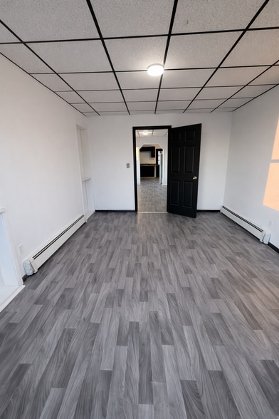 Building Photo - 32 Douw St