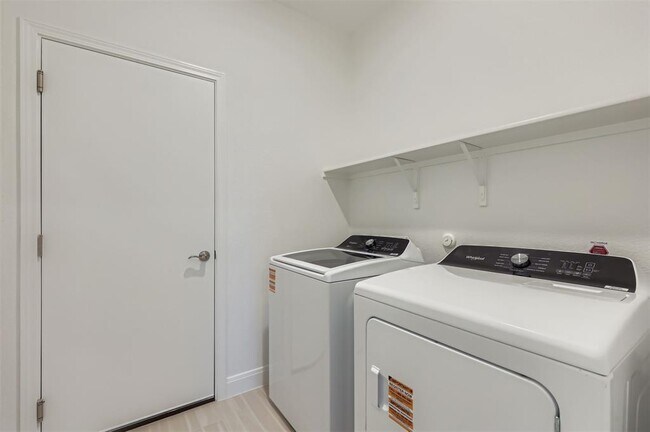 Building Photo - 517 Madelines Mdw Ln