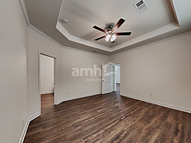 Building Photo - 5120 Valley Dr