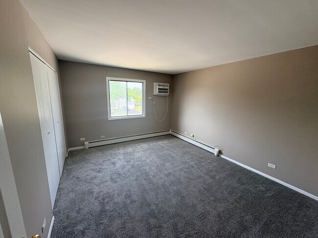 Building Photo - 386 Echo Ln