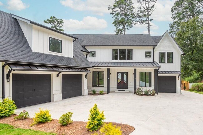Building Photo - 4056 Ashford Dunwoody Rd NE