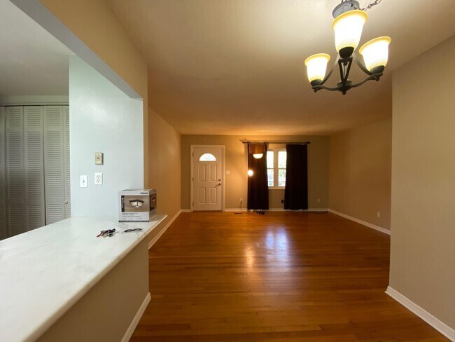 Building Photo - 899 Tamarack Ave