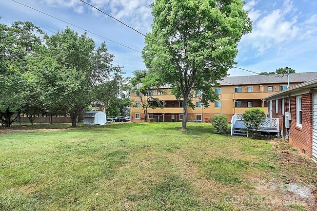 Building Photo - 1017 McLain Rd