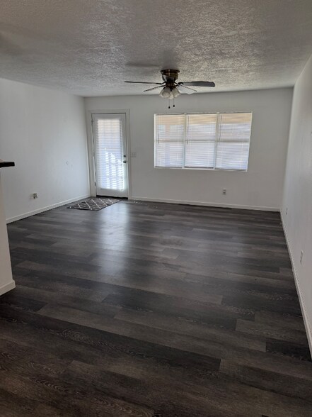 Building Photo - 406 Anderson Dr