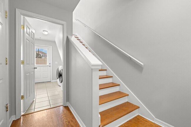 Building Photo - 509 S Matanzas Ave