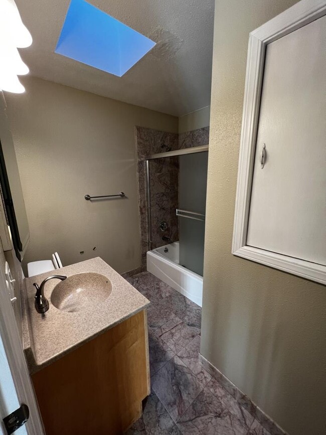 Building Photo - 419 Avalon Dr