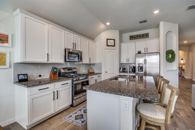 Building Photo - 4533 Hemingway Ave