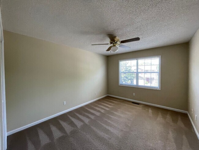 Building Photo - Foxhill Commons