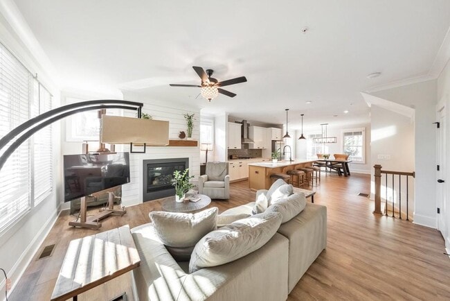 Building Photo - 320 Oak Arms Wy