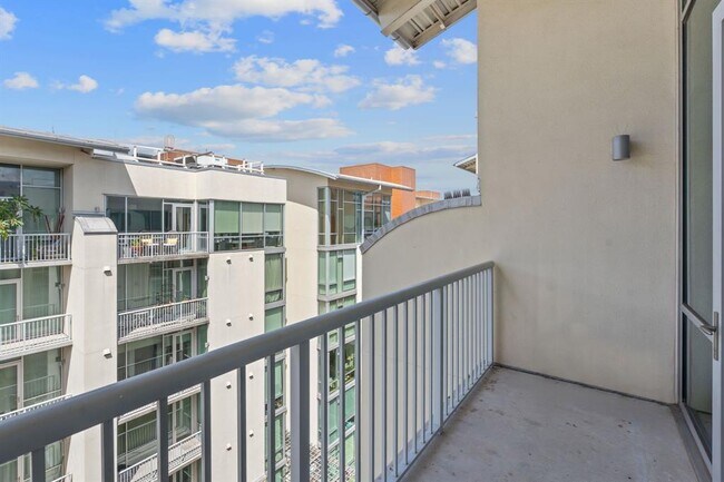 Building Photo - 1600 Barton Springs Rd