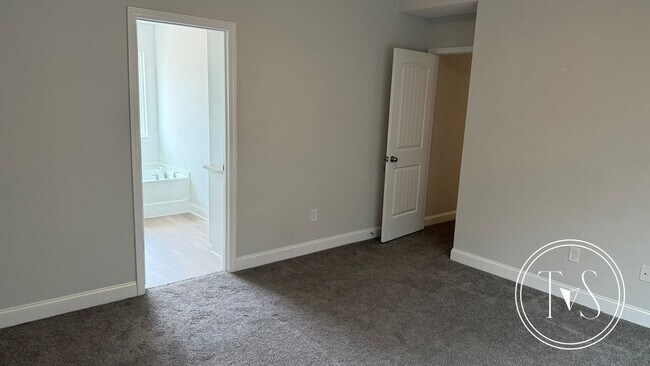 Building Photo - WINTER MOVE-IN SPECIAL: $500 OFF 1ST MONTH'S RENT!**