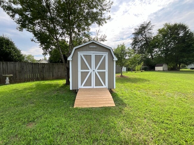 Building Photo - Ready to View! Updated 3/2 Home High Point...