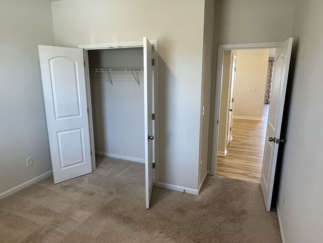 Building Photo - Spacious 5 Bed home in East Charlotte