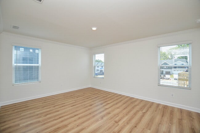 Building Photo - 266 Tiger Lily Dr