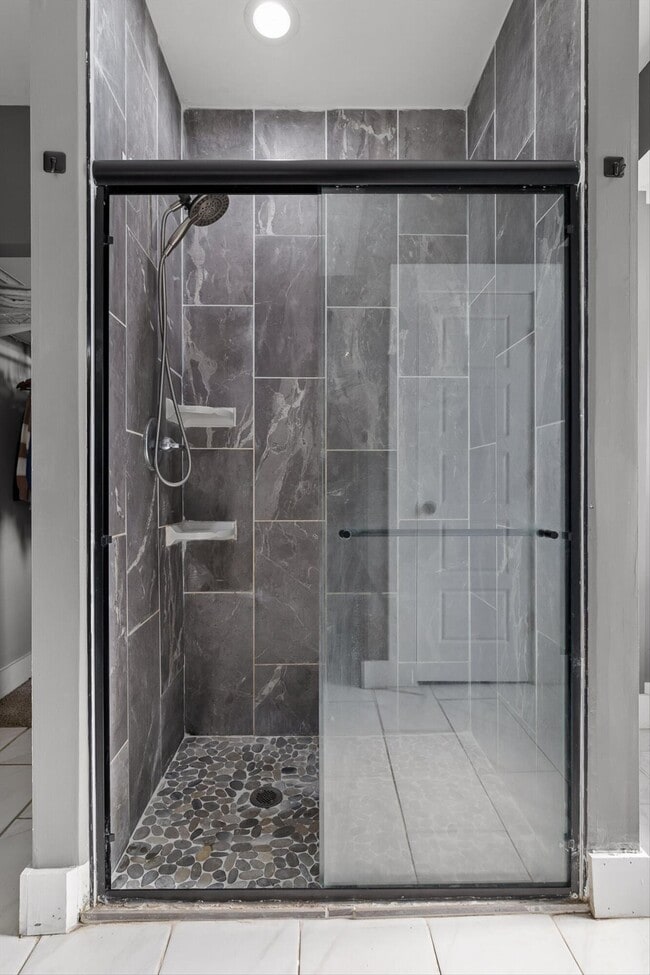 Building Photo - 207 Culberson Ave