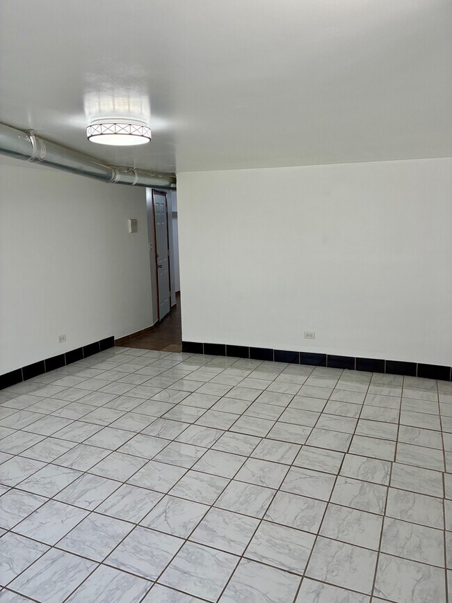 Building Photo - 1111 N Leclaire Ave