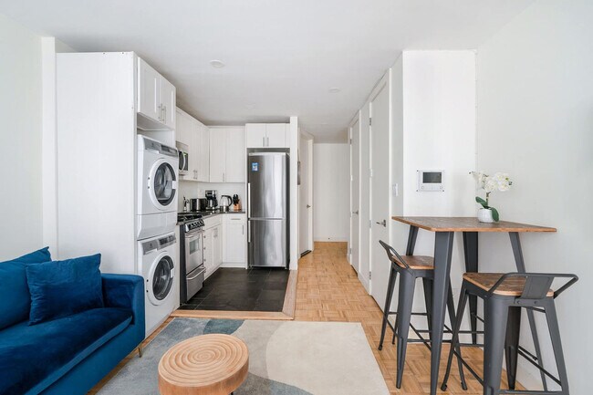 Building Photo - 244 E 75th St