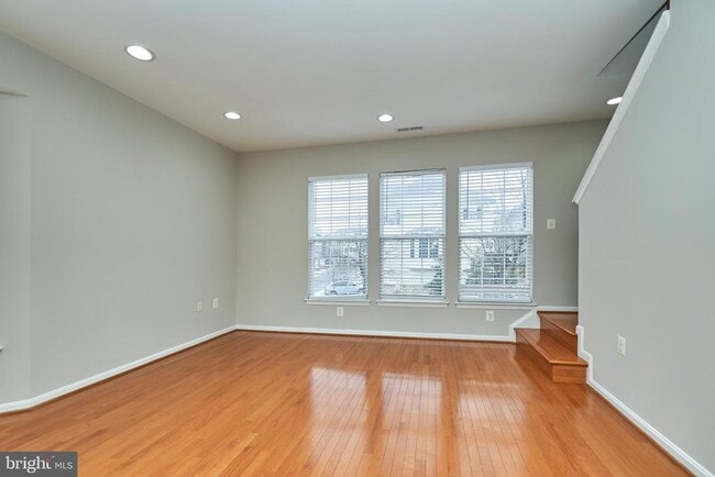 Building Photo - 22960 Fontwell Square