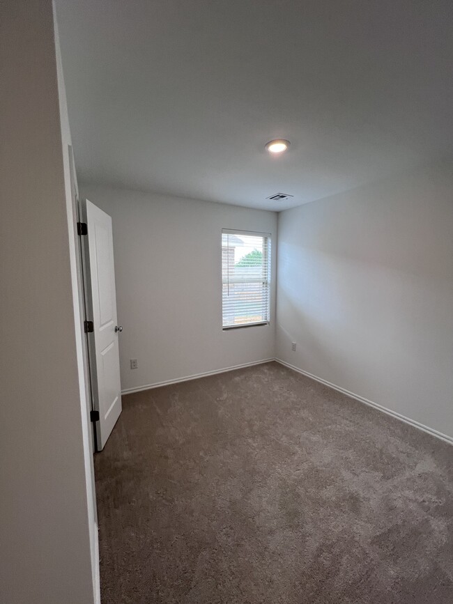 Building Photo - 2305 Wolford Ct