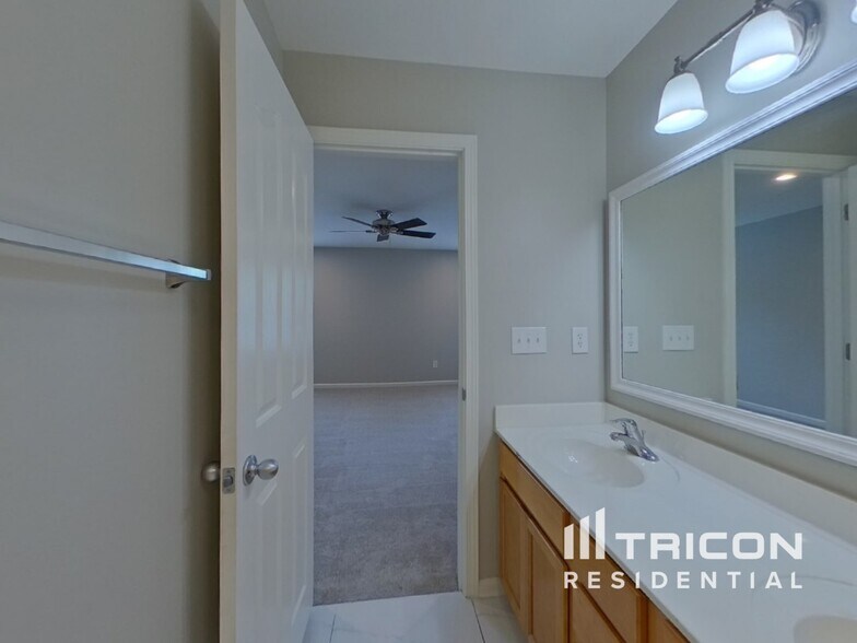 Building Photo - 10629 Mountain Springs Dr