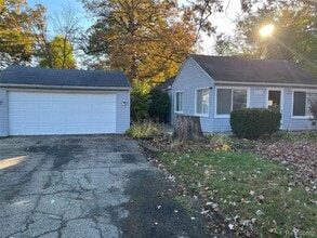 Building Photo - 5868 N Linville St