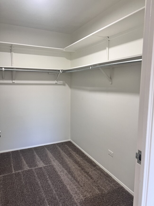 Building Photo - 9655 Center Ave