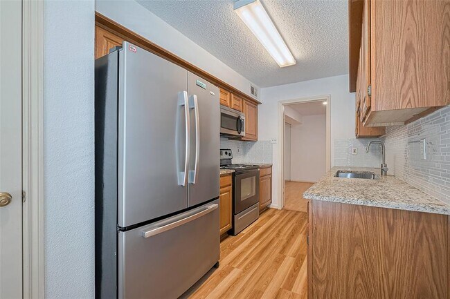 Building Photo - 1311 Antoine Dr