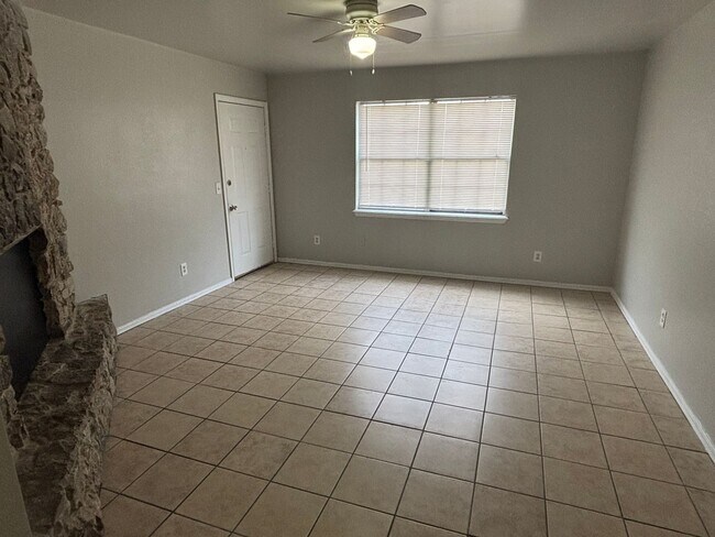 Building Photo - 2 Bedroom, 1.5 Bathroom 1st Floor Condo wi...
