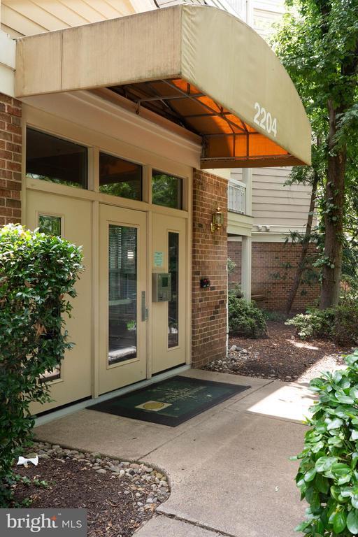 Building Photo - 2204 Westcourt Ln