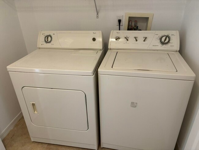 Building Photo - 1611 SE Pomeroy St