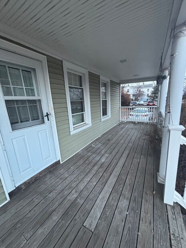 Building Photo - 318 Front St