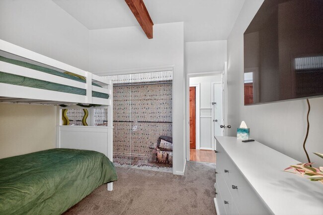 Building Photo - 5BR Retreat w/ Private Indoor Pool In Greensburg