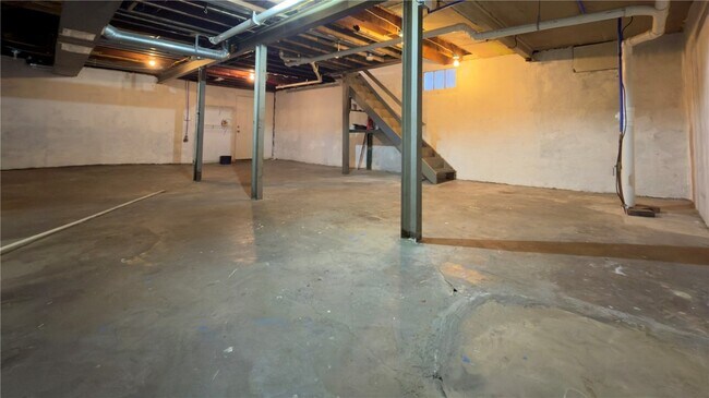 Building Photo - 6015 Elizabeth Ave