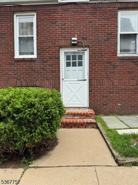 Building Photo - 72 Ella St