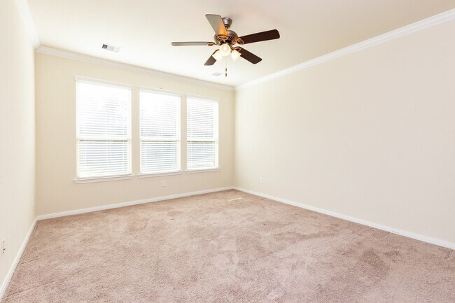 Building Photo - 10 Log House Ct