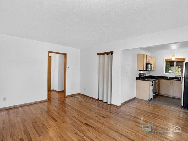 Building Photo - 1 Bedroom Condo Near OHSU + Parking