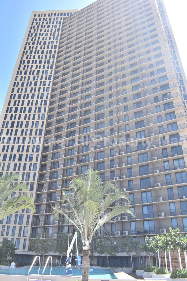 Building Photo - 987 Queen St