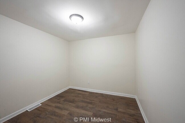 Building Photo - 514 N Chester Ave
